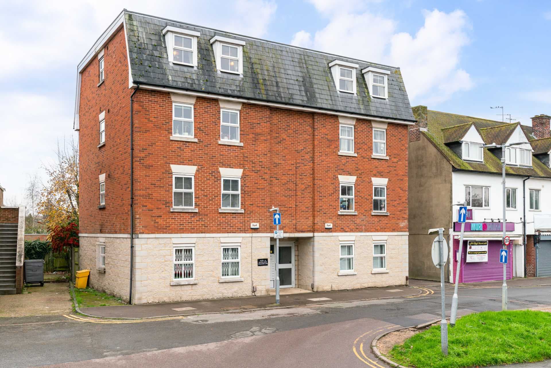 CAXTON LODGE, WELHAM GREEN