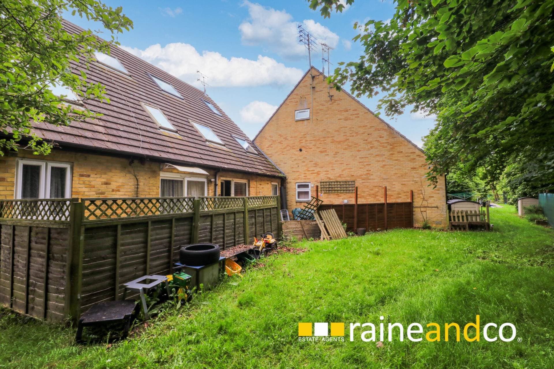 Redhall Close, Hatfield