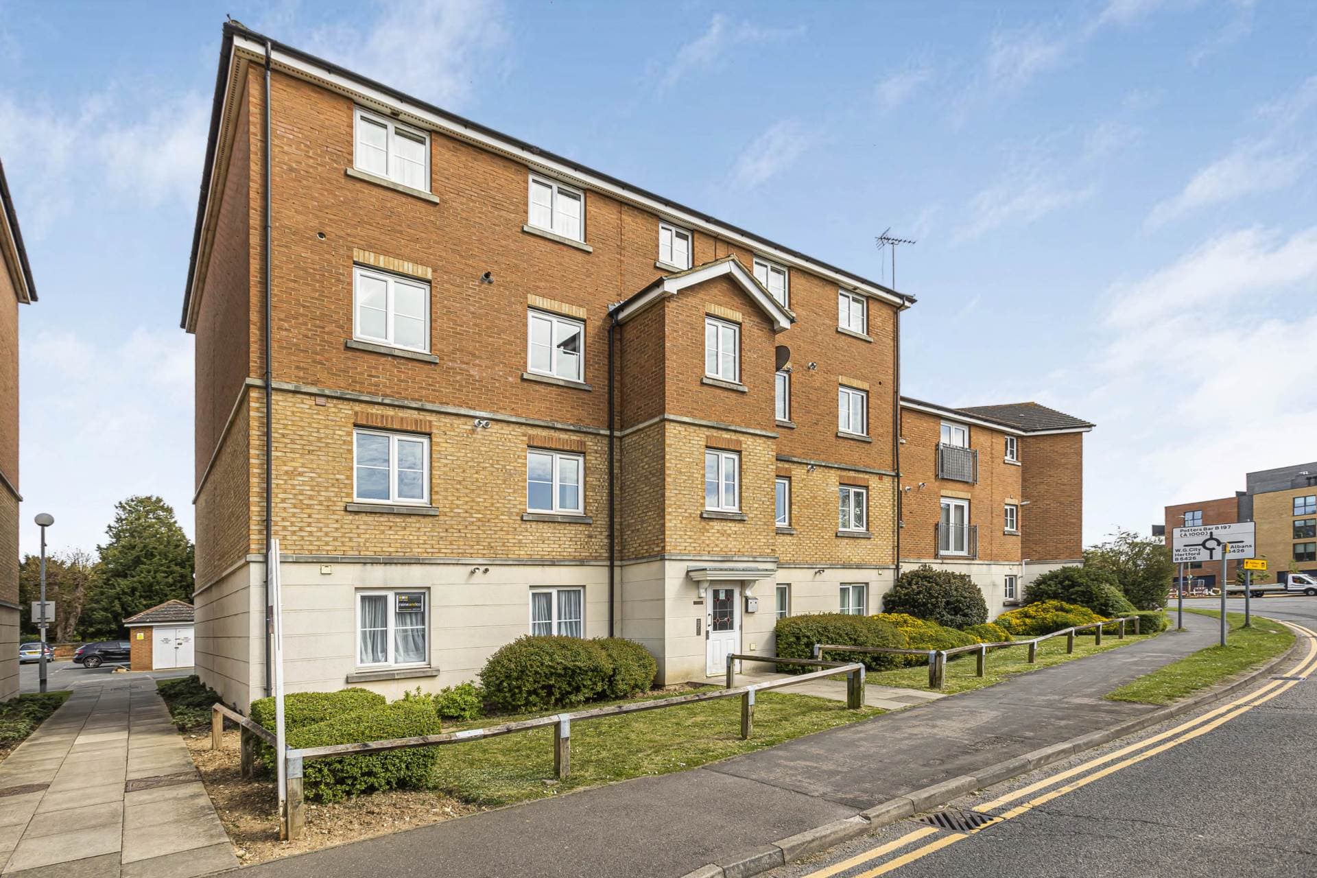 St Lukes Court, Hatfield