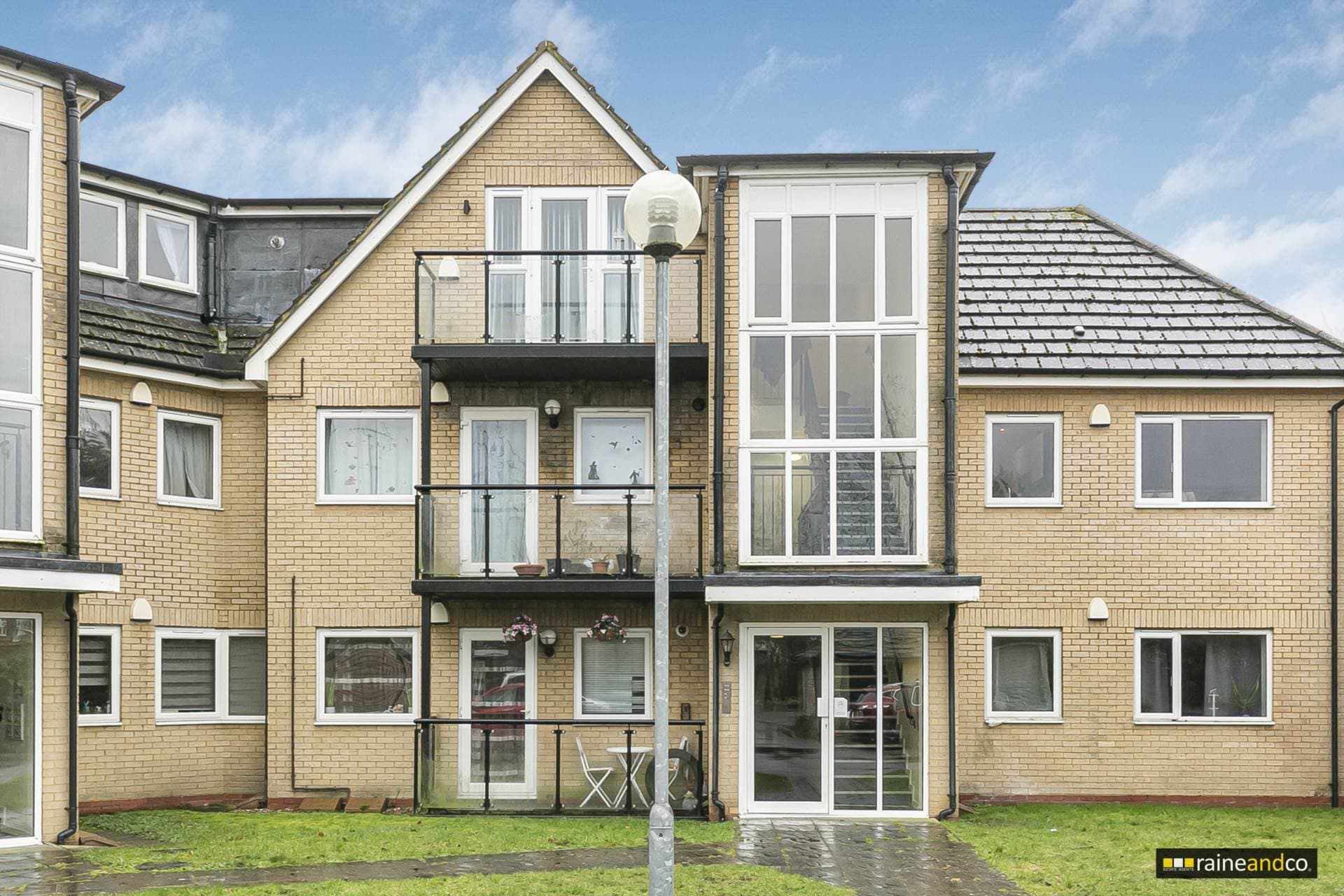Gloucester Court, Hatfield
