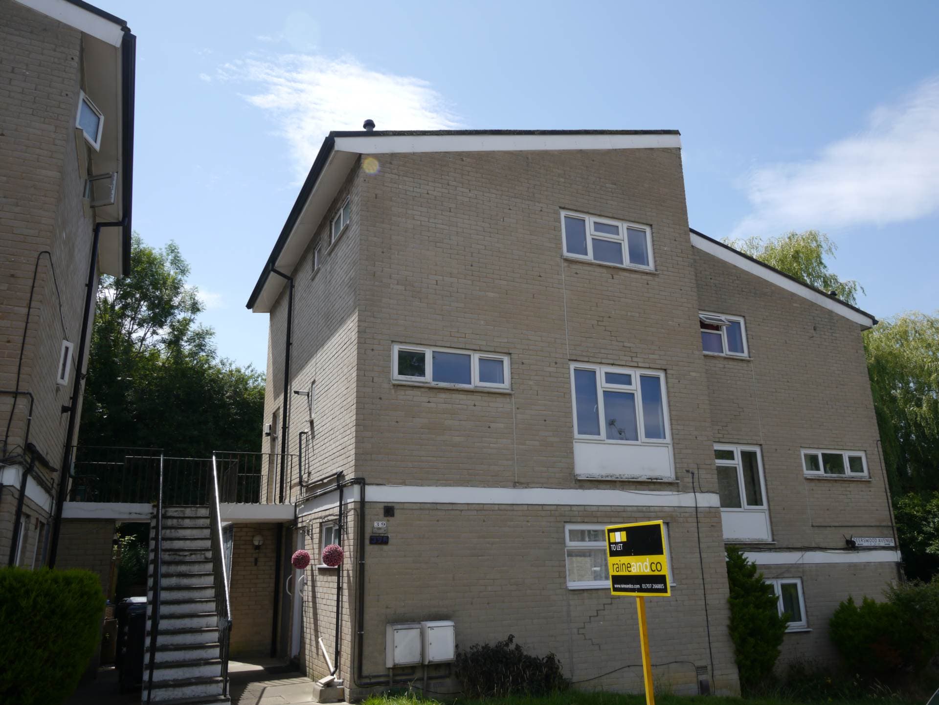 Deerswood Avenue, Hatfield