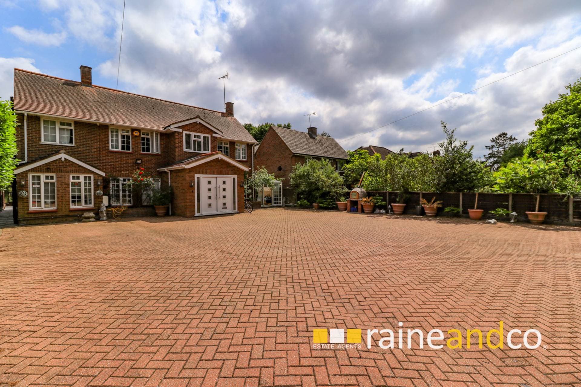 St Albans Road West, Hatfield