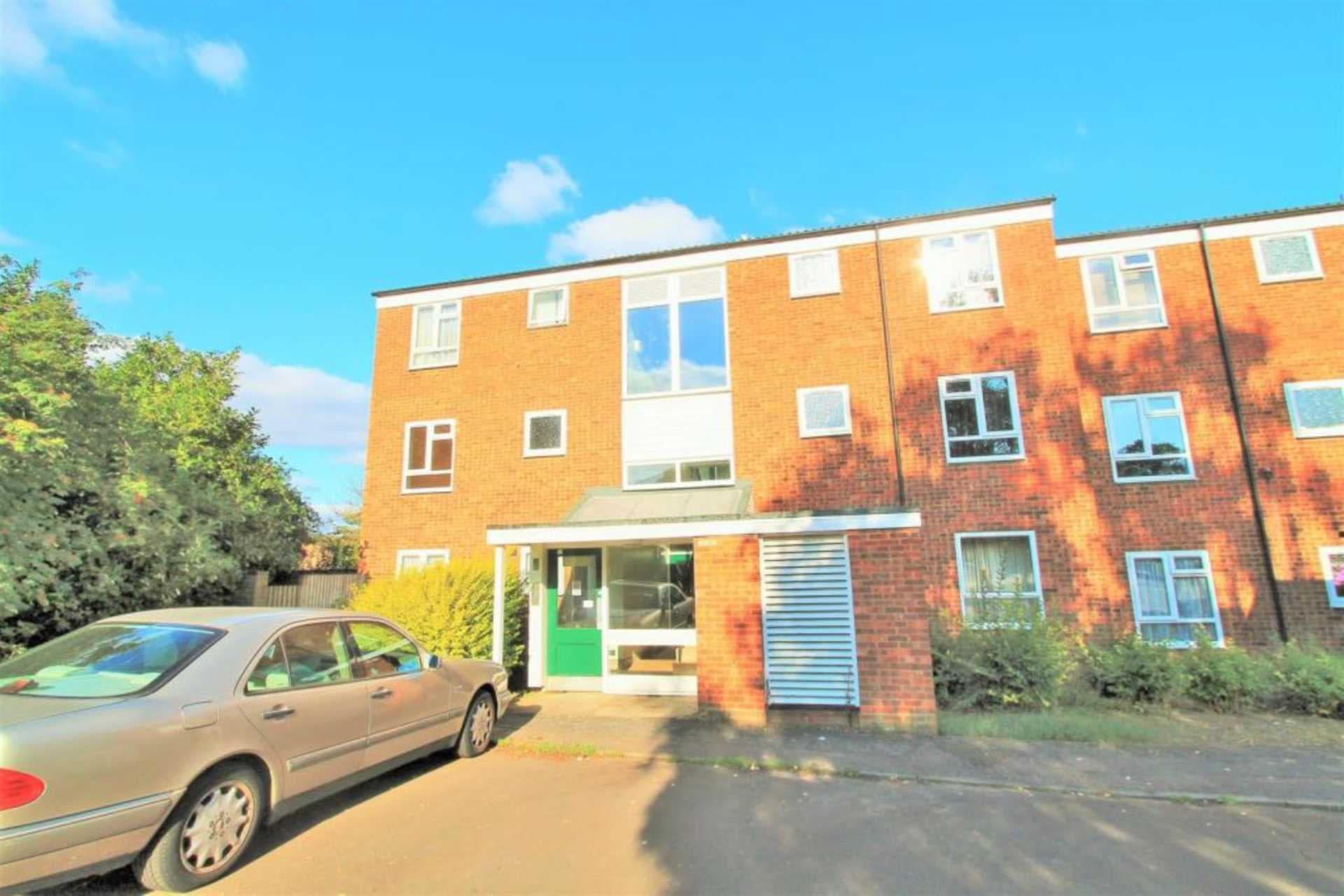 Downsfield, Hatfield