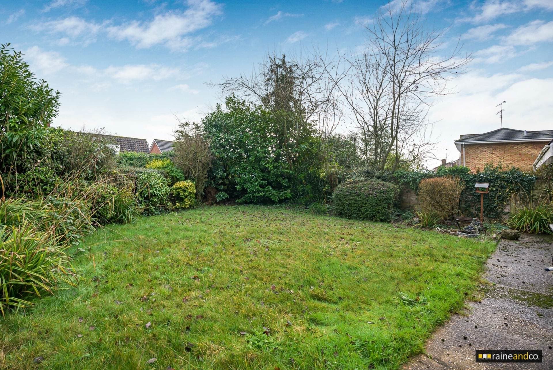 CHAIN FREE Detached in the highly sought after The Ryde