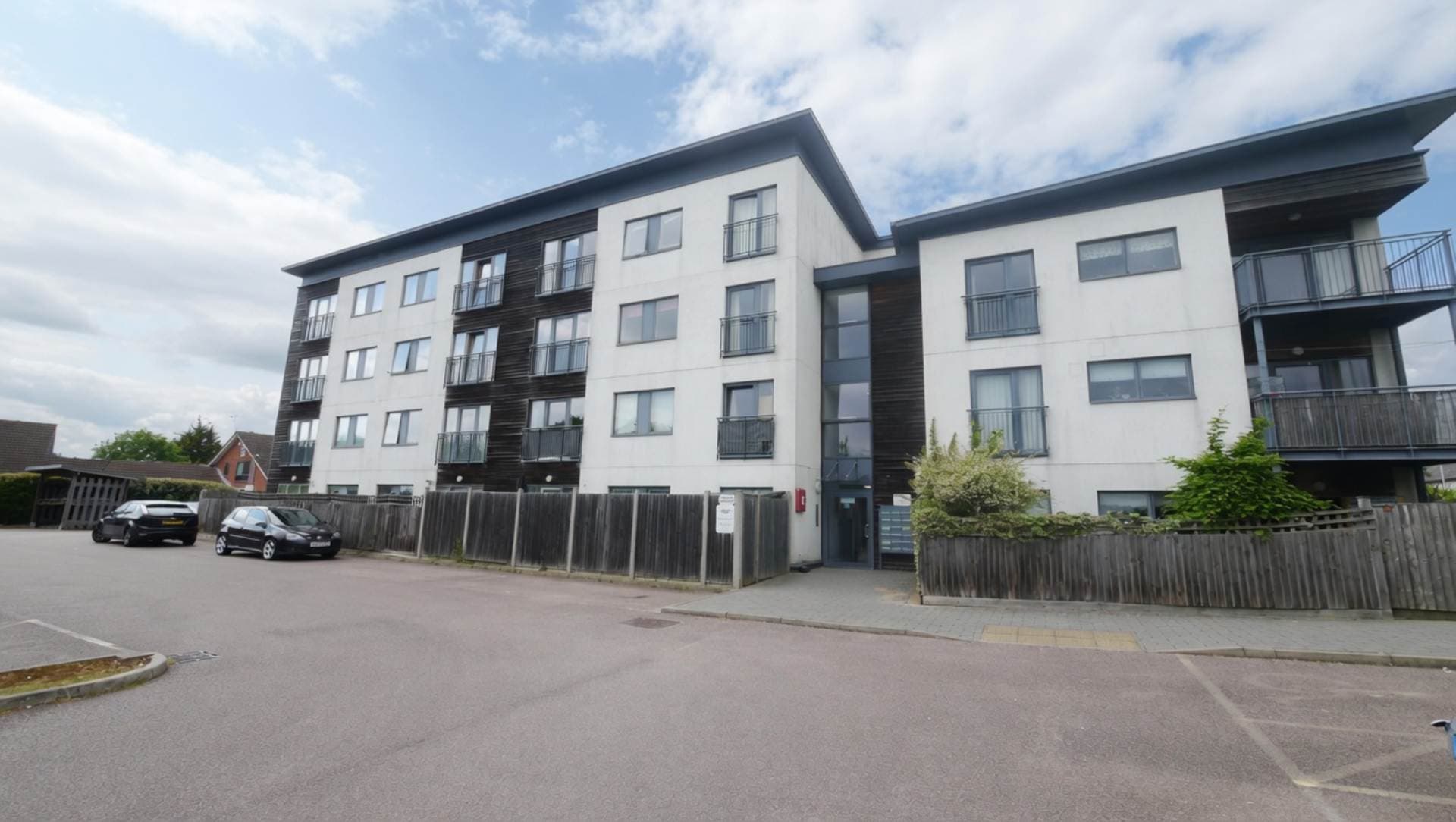 Forum House With Own Private Garden, Hatfield