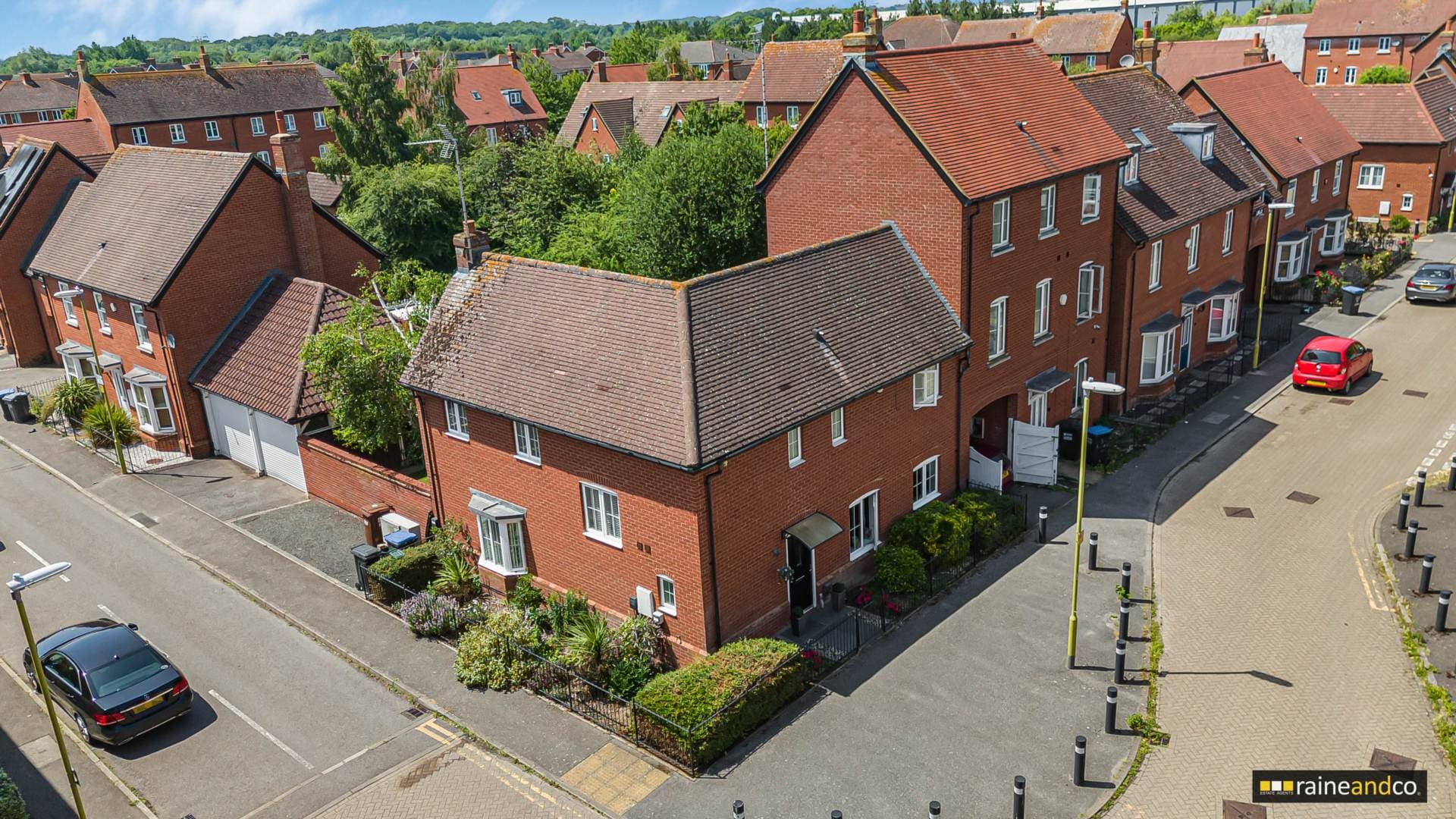 Salisbury Village, Hatfield
