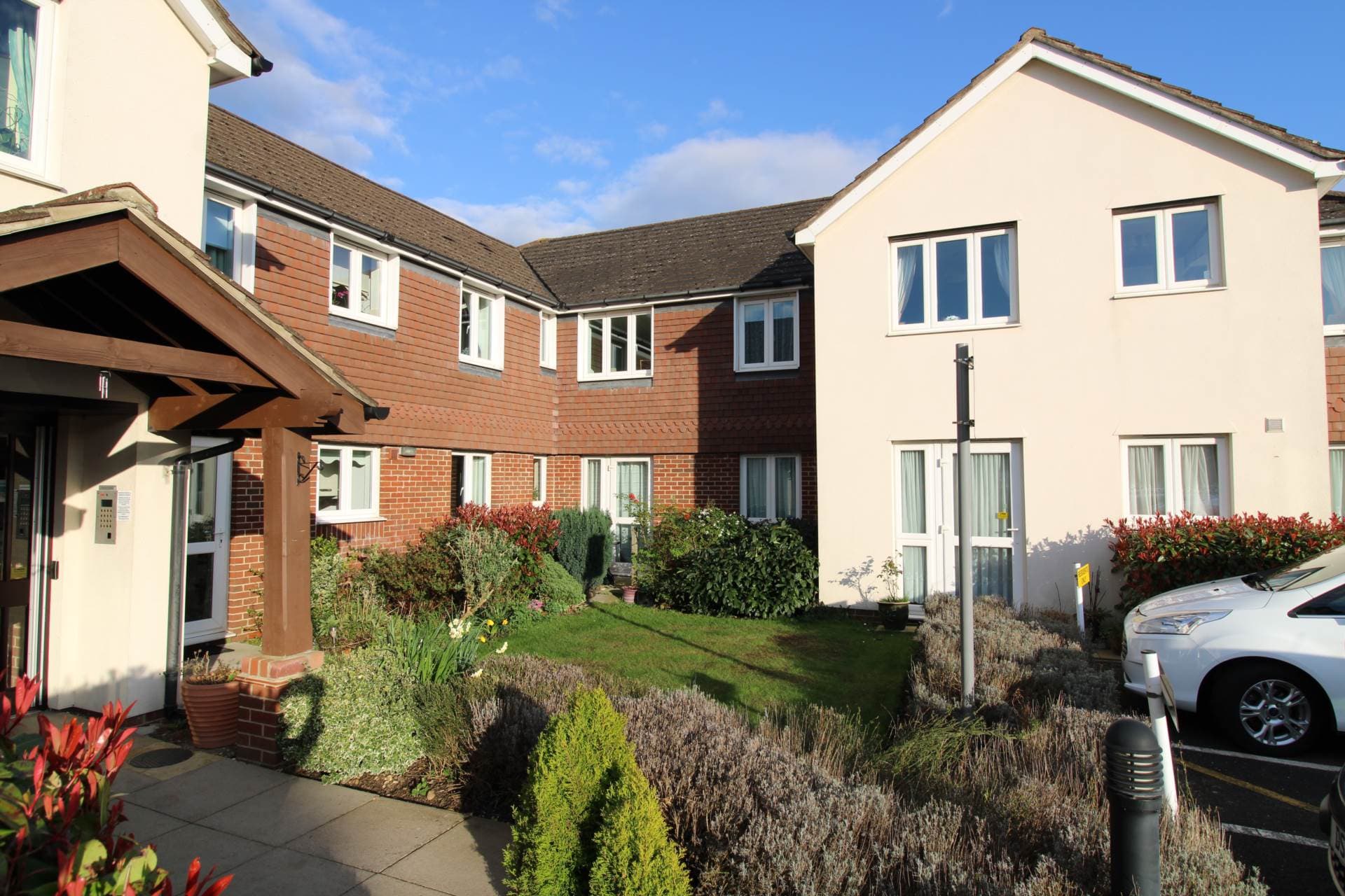 Potters Court, Potters Bar