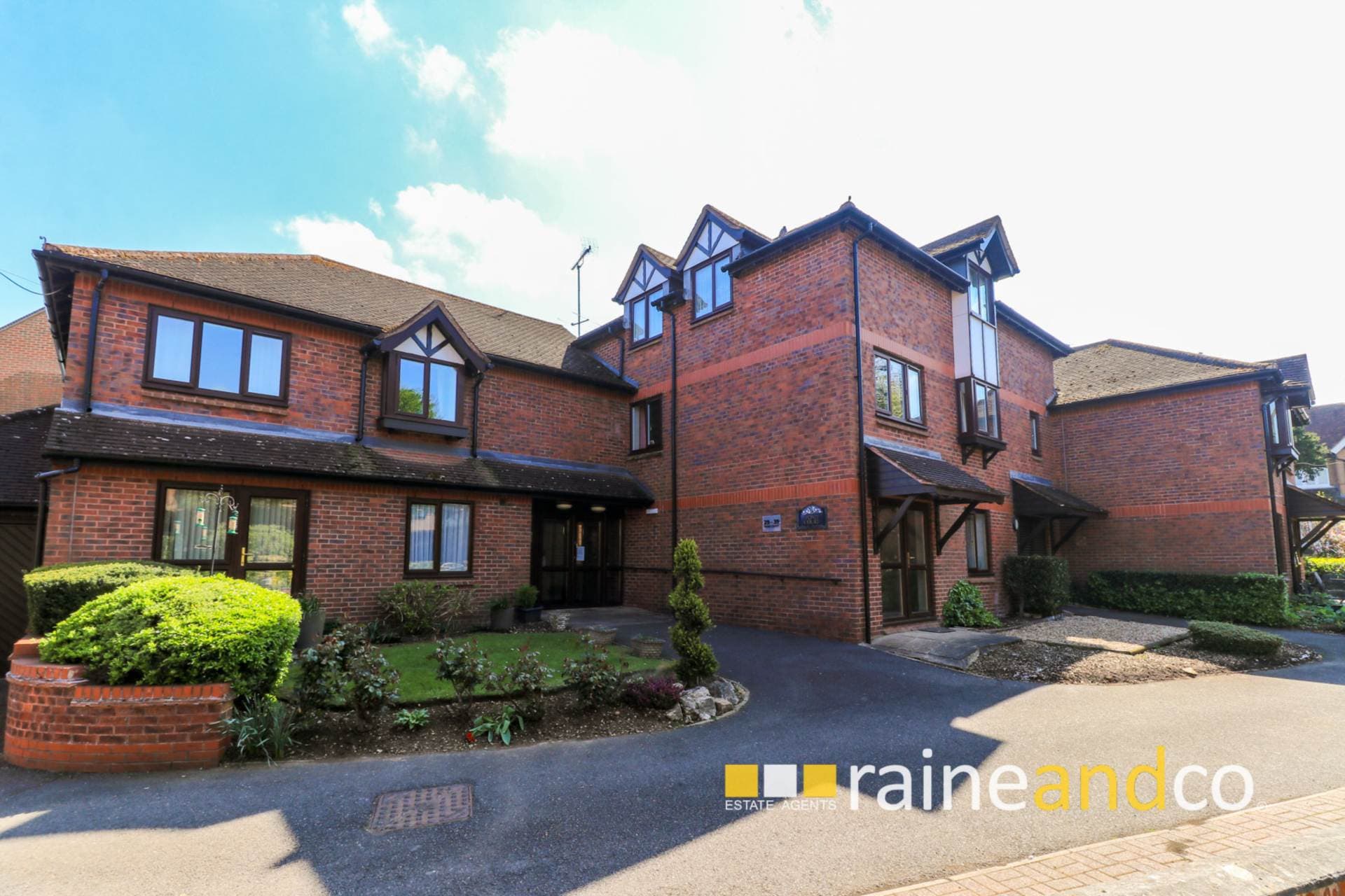 Pond Court, Codicote