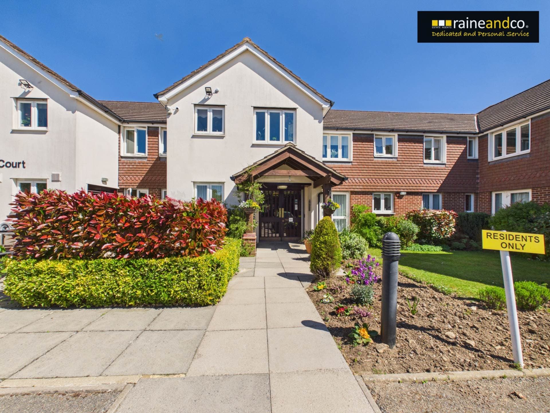 Potters Court, Potters Bar
